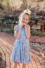 Load image into Gallery viewer, Springy Floral Twirl