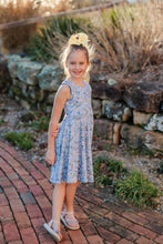 Load image into Gallery viewer, Springy Floral Twirl