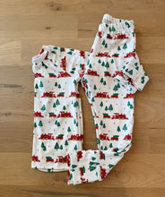 Load image into Gallery viewer, Christmas Trains Leggings