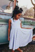 Load image into Gallery viewer, Daisy Spring Twirl