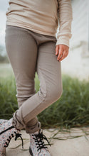 Load image into Gallery viewer, Fall Brown Ribbed Leggings